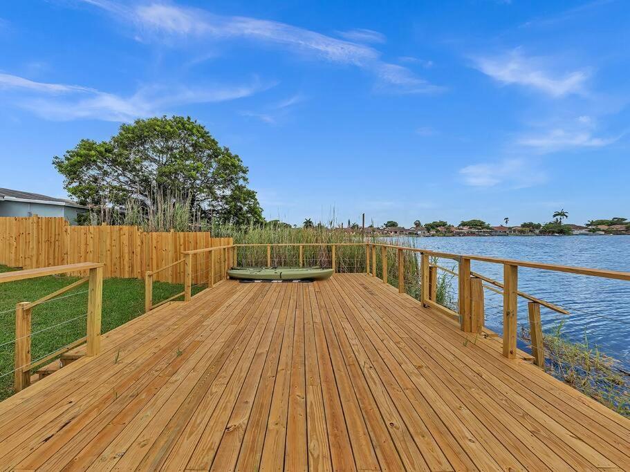 Supervilla - Lakefront - Sunsets, Kayaks, Grill Fort Lauderdale Extérieur photo