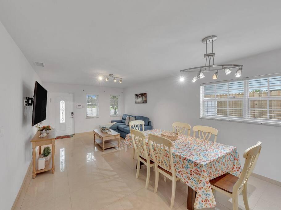 Supervilla - Lakefront - Sunsets, Kayaks, Grill Fort Lauderdale Extérieur photo