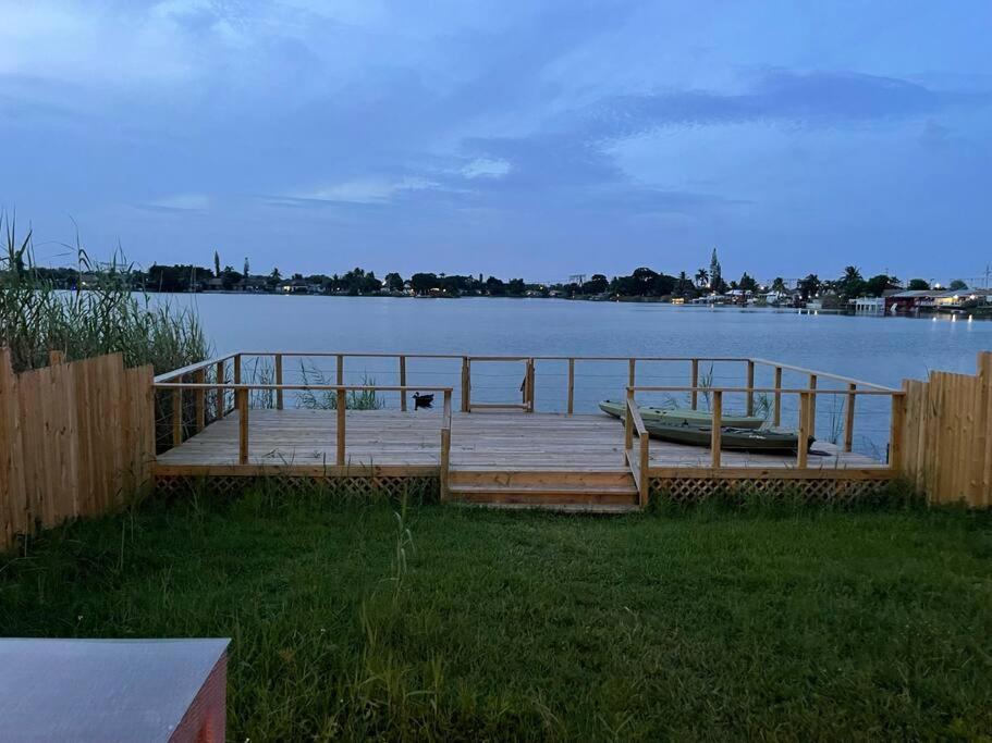 Supervilla - Lakefront - Sunsets, Kayaks, Grill Fort Lauderdale Extérieur photo