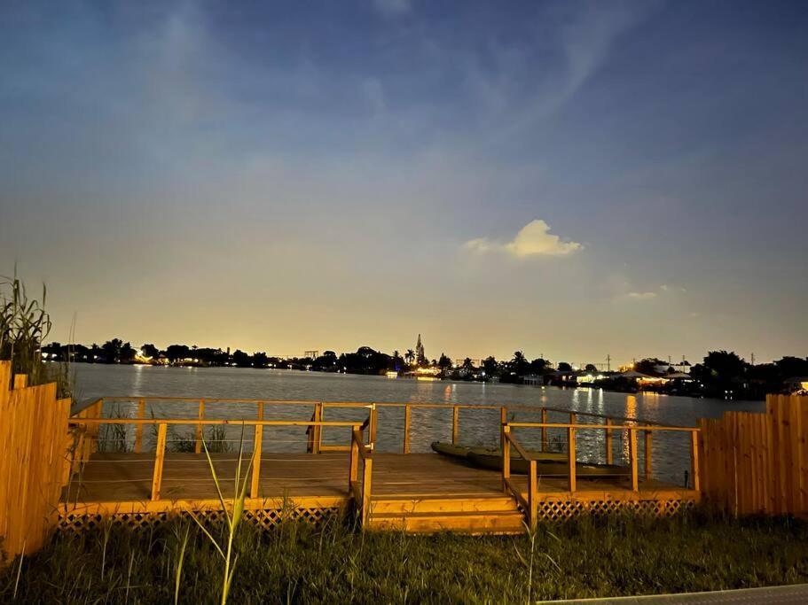 Supervilla - Lakefront - Sunsets, Kayaks, Grill Fort Lauderdale Extérieur photo