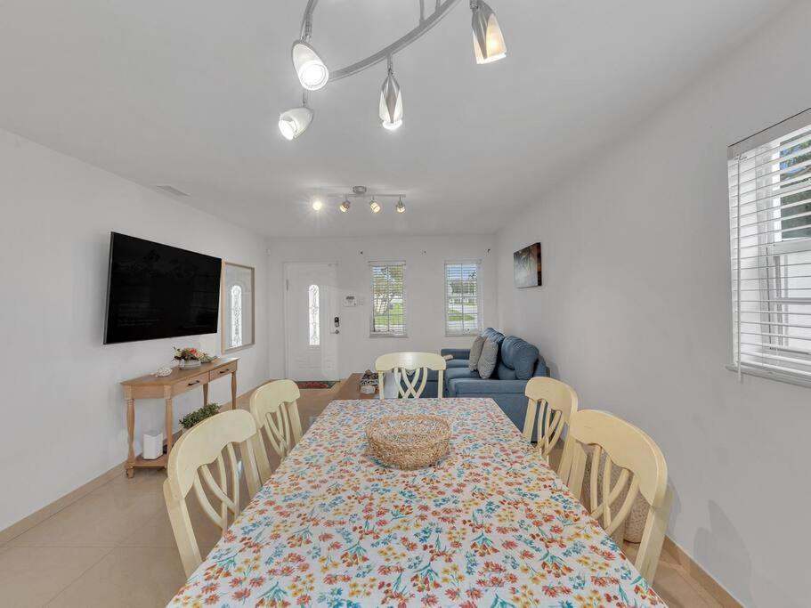 Supervilla - Lakefront - Sunsets, Kayaks, Grill Fort Lauderdale Extérieur photo